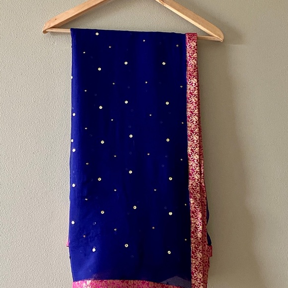 Beautiful 3 piece suit with intricate work - Picture 2 of 5